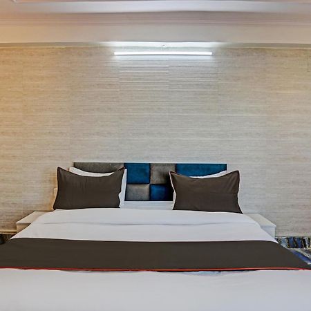 Umen Hotel Nearest Sector 66 ノイダ エクステリア 写真