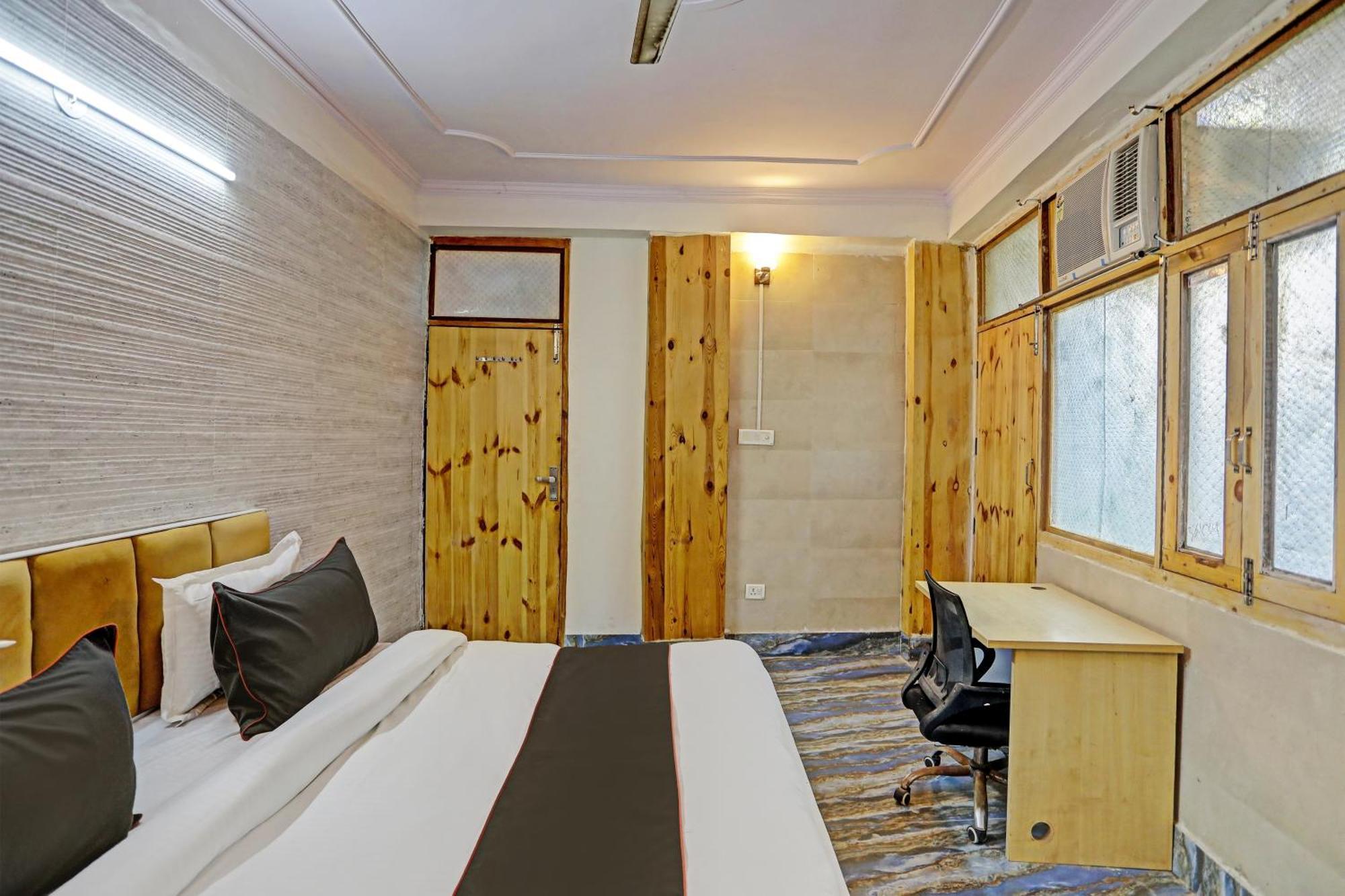 Umen Hotel Nearest Sector 66 ノイダ エクステリア 写真