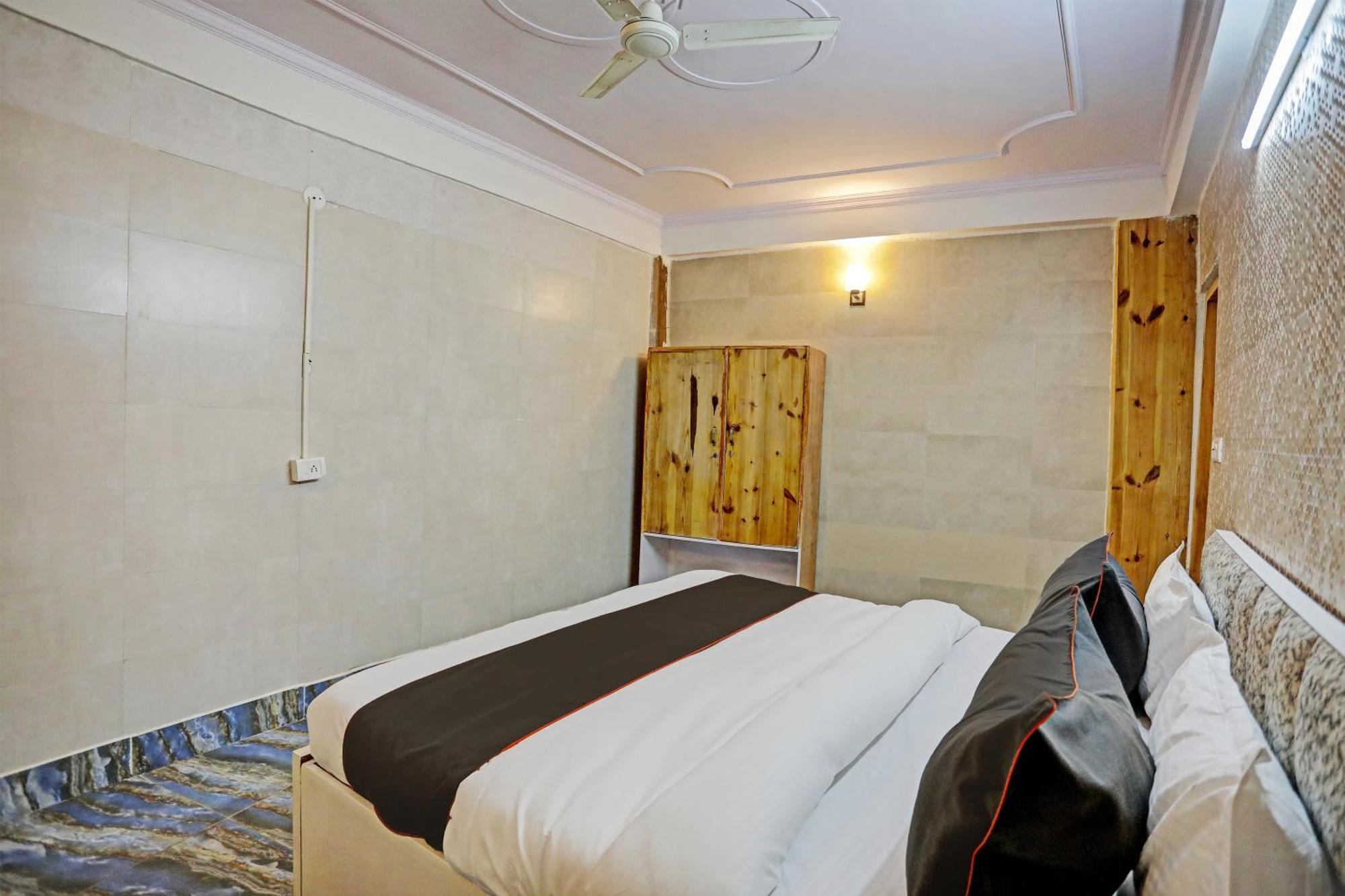 Umen Hotel Nearest Sector 66 ノイダ エクステリア 写真