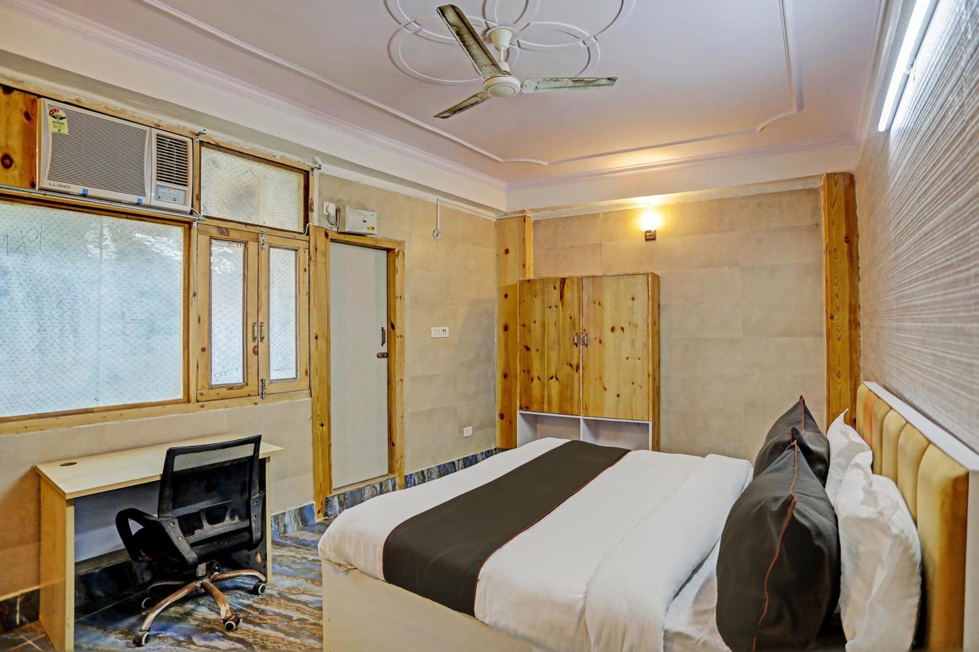 Umen Hotel Nearest Sector 66 ノイダ エクステリア 写真