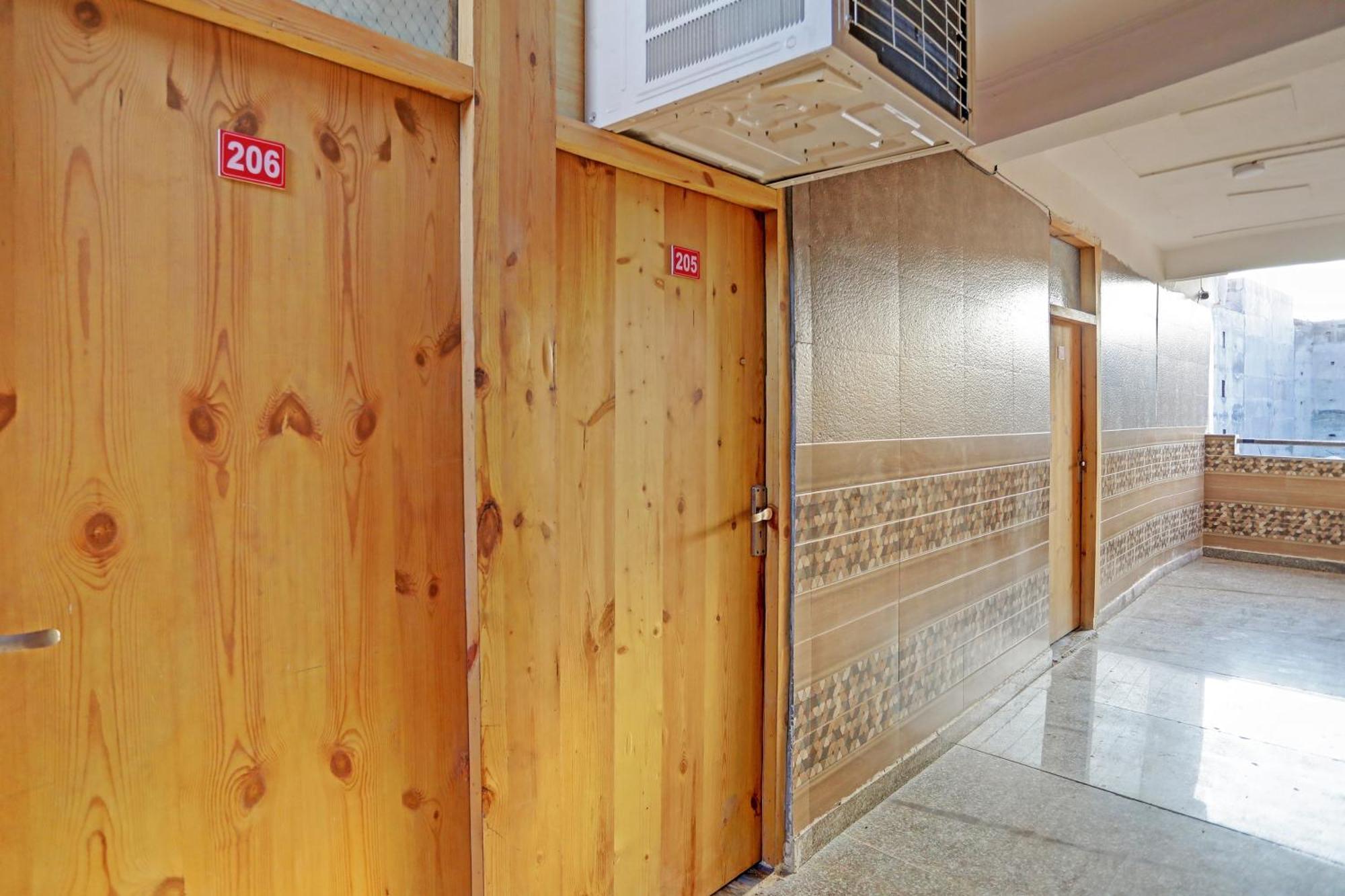 Umen Hotel Nearest Sector 66 ノイダ エクステリア 写真