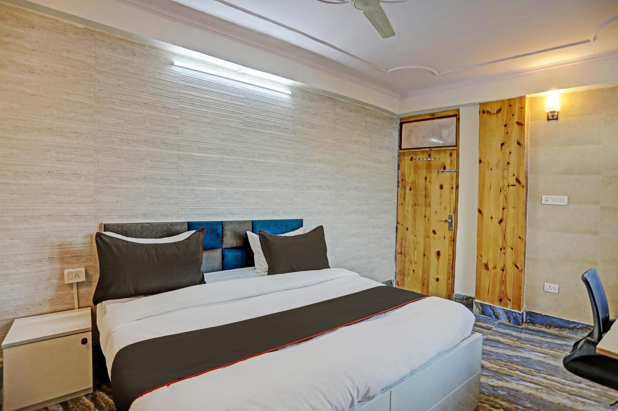 Umen Hotel Nearest Sector 66 ノイダ エクステリア 写真