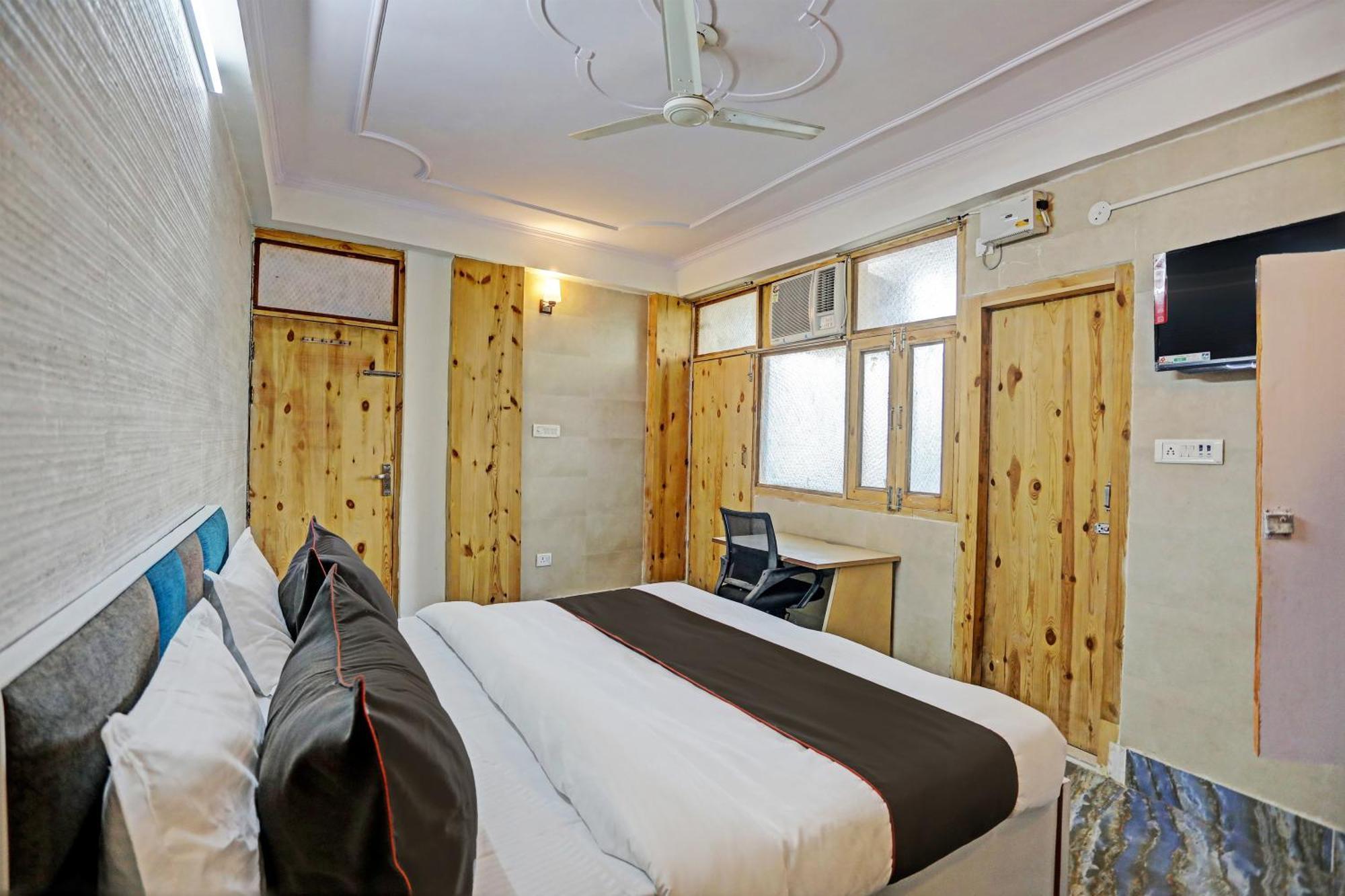 Umen Hotel Nearest Sector 66 ノイダ エクステリア 写真