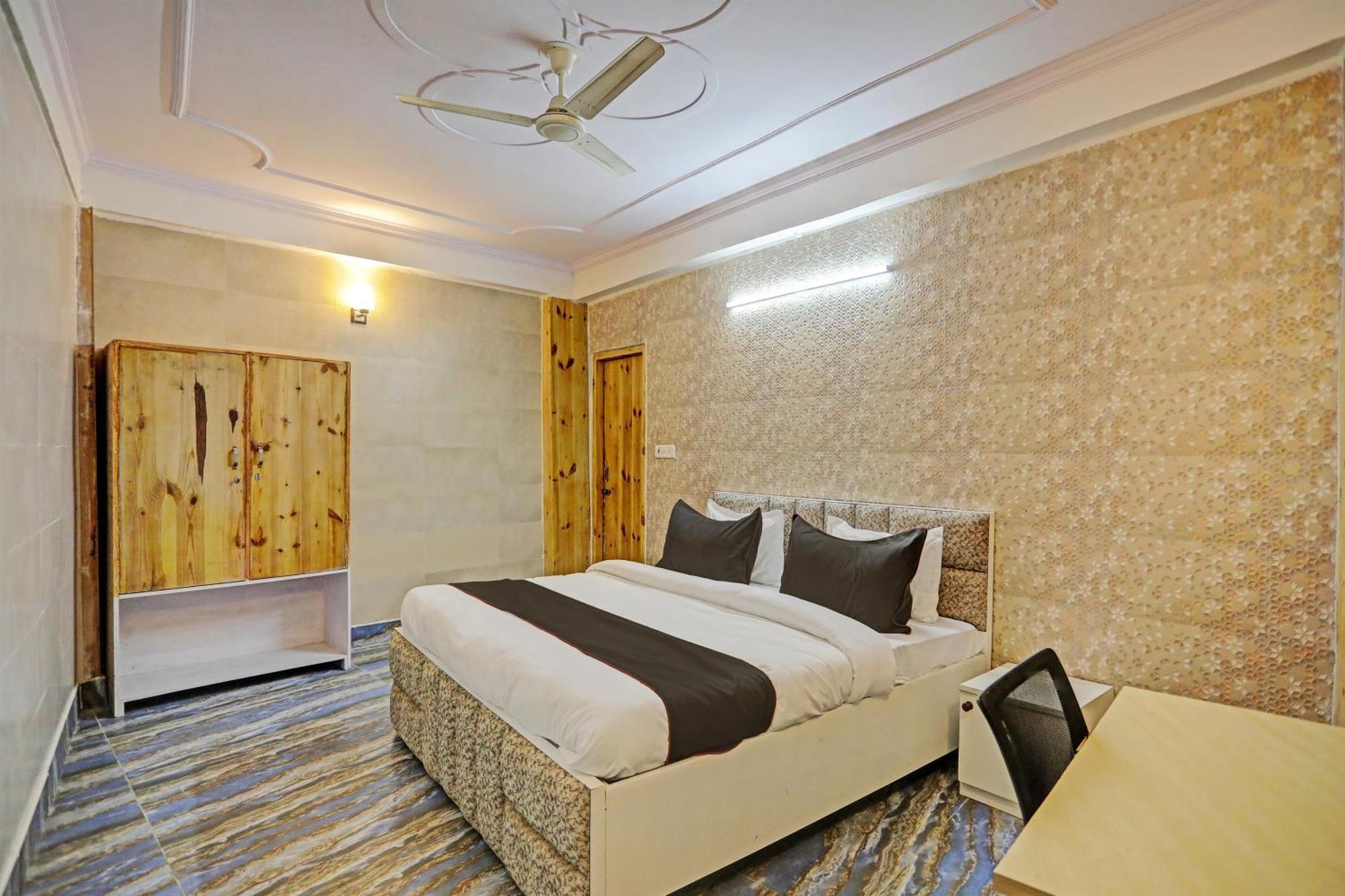 Umen Hotel Nearest Sector 66 ノイダ エクステリア 写真