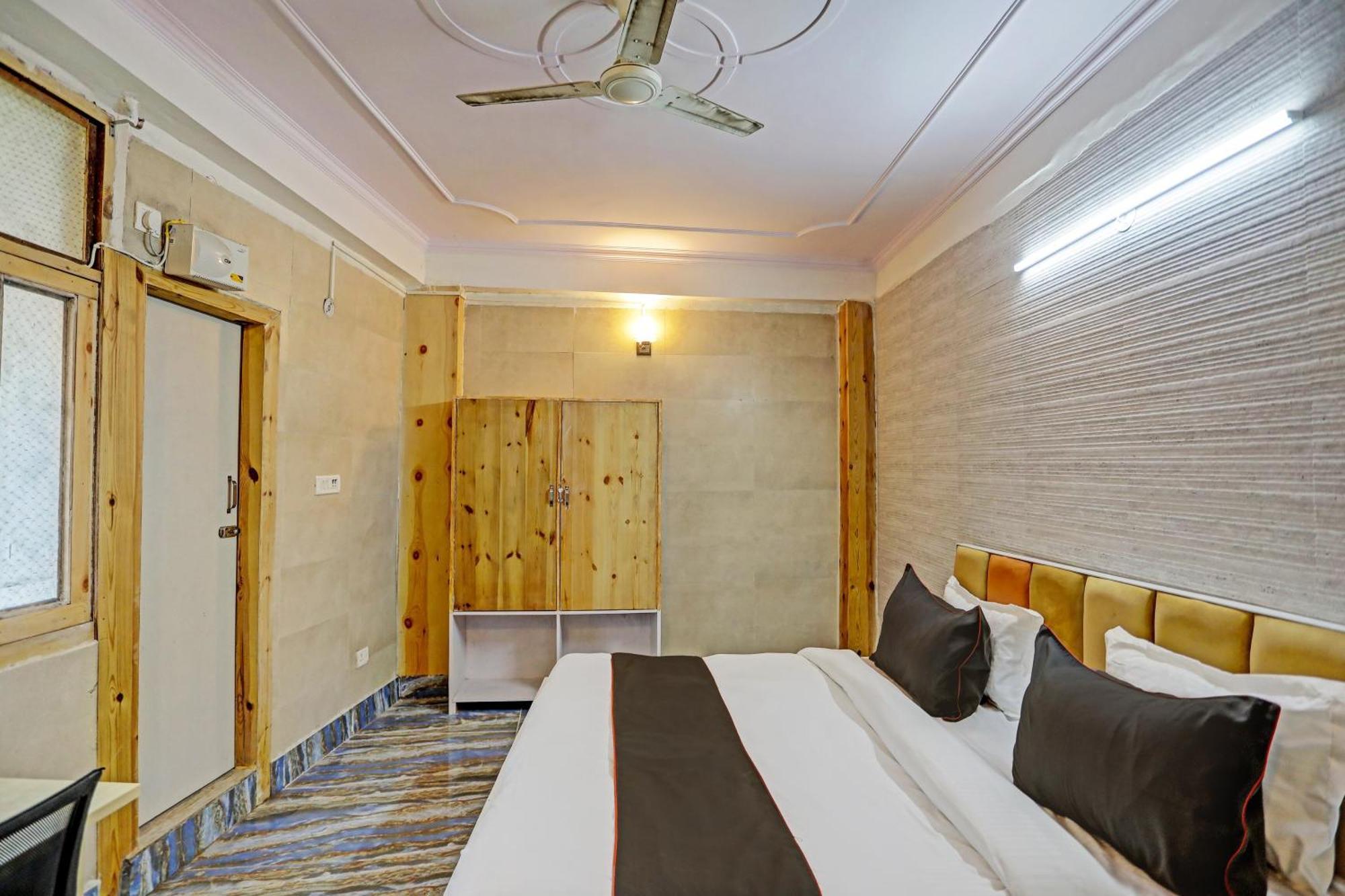 Umen Hotel Nearest Sector 66 ノイダ エクステリア 写真