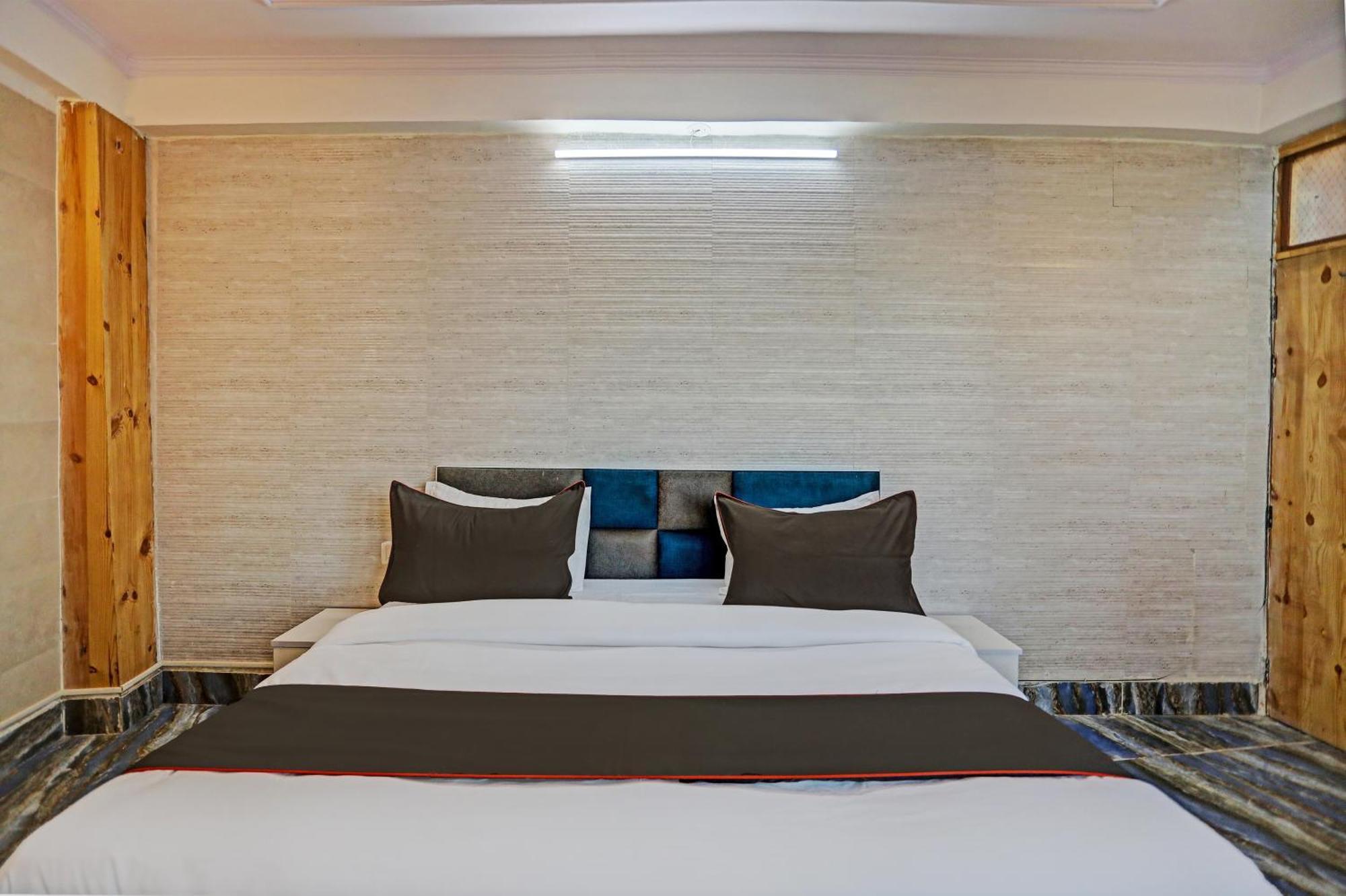 Umen Hotel Nearest Sector 66 ノイダ エクステリア 写真
